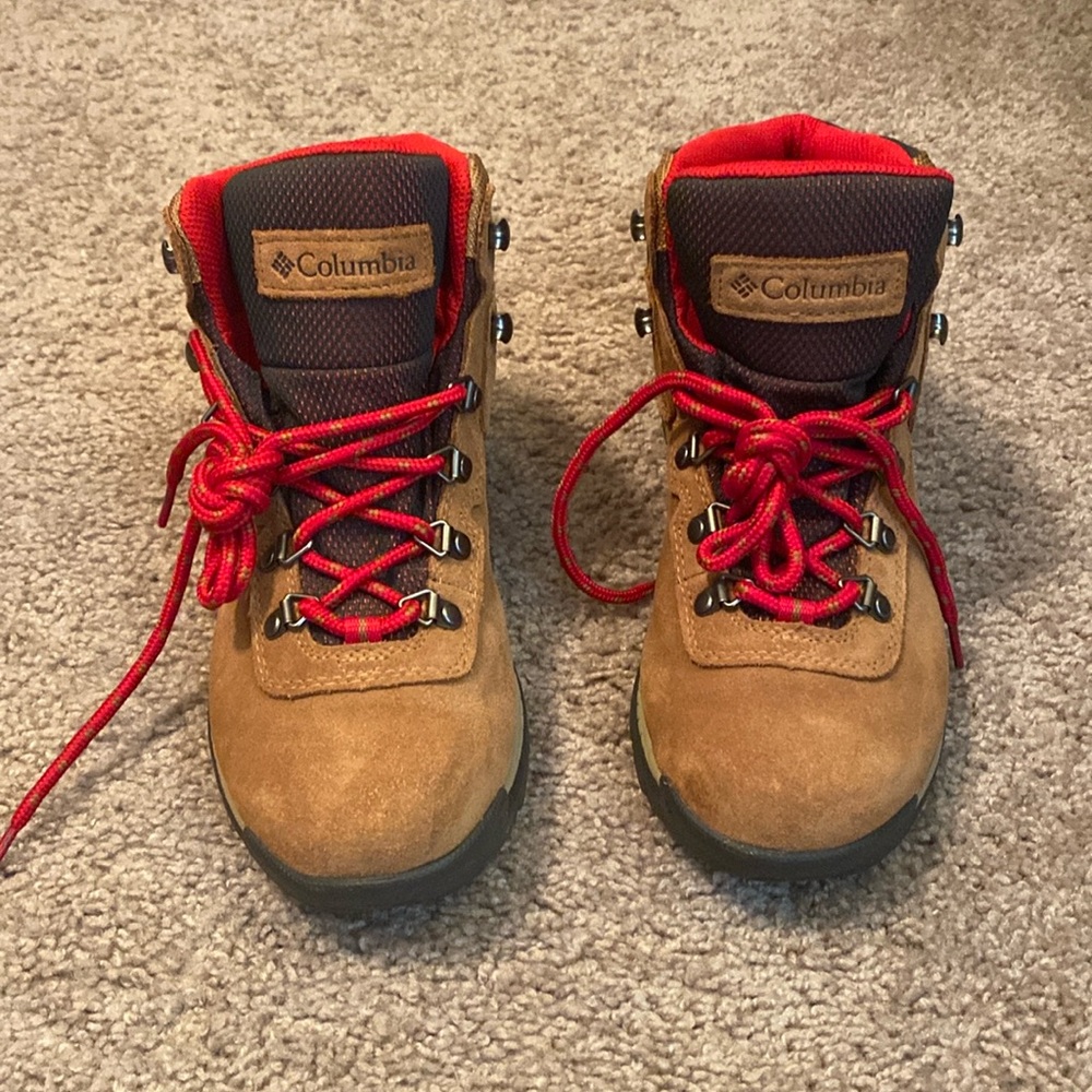 Columbia hiking boots. Brown/Tan and red. Size US women’s 7.